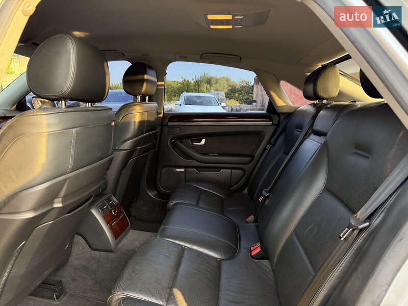 Седан Audi A8 2004 в Рівному