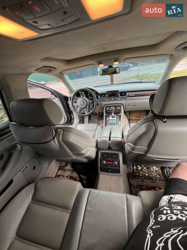 Седан Audi A8 2004 в Киеве