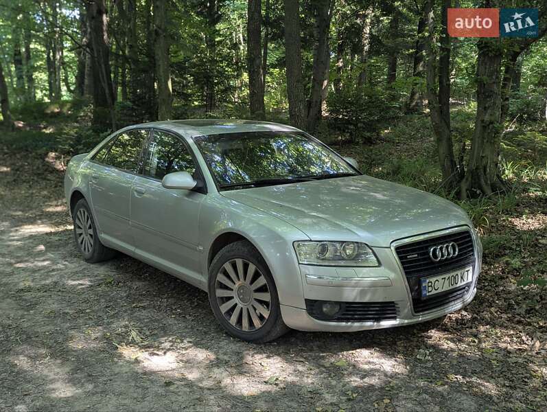 Седан Audi A8 2007 в Самборі