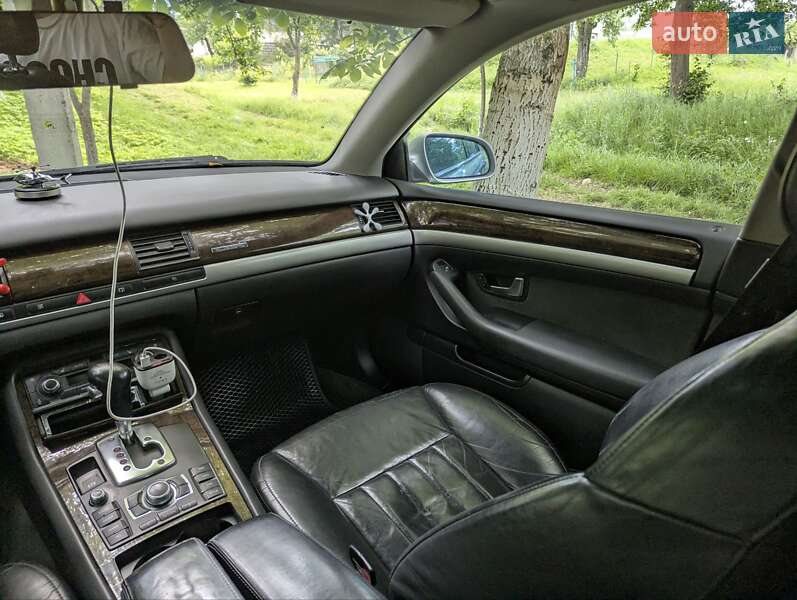Седан Audi A8 2007 в Самборі