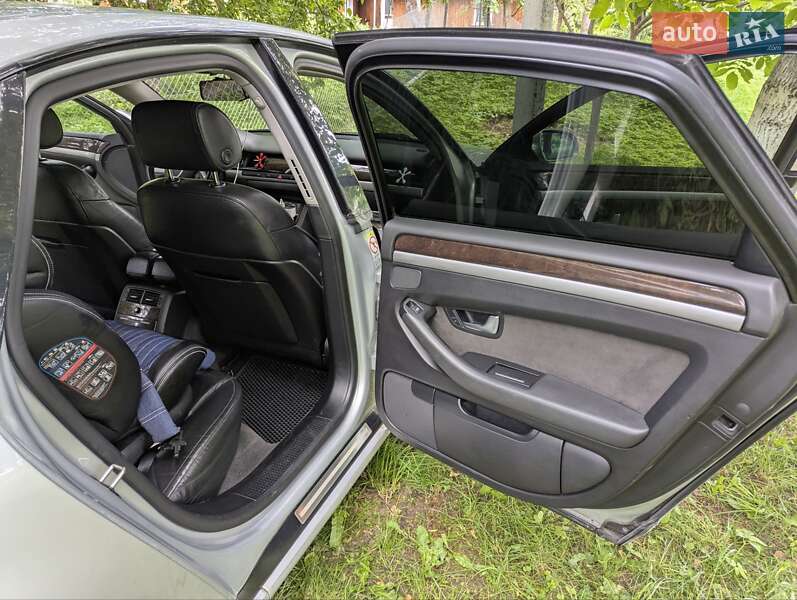 Седан Audi A8 2007 в Самборі