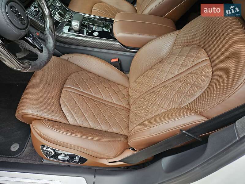Седан Audi A8 2012 в Харкові