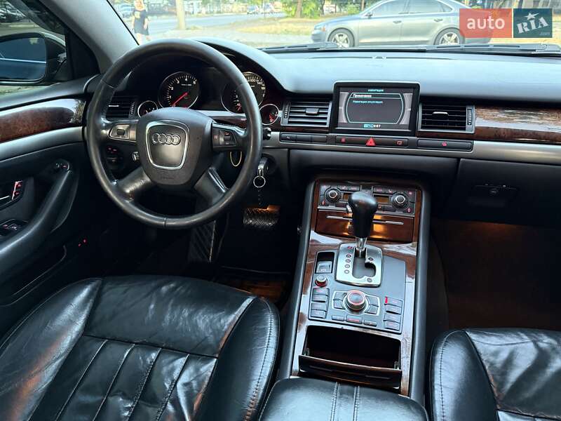 Седан Audi A8 2006 в Одесі