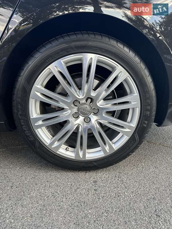 Седан Audi A8 2017 в Одессе
