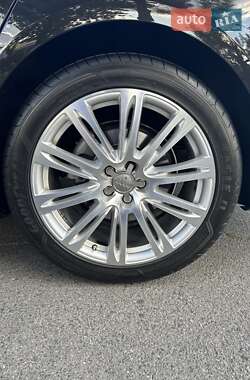Седан Audi A8 2017 в 
