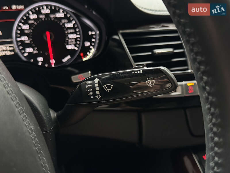Седан Audi A8 2012 в Києві