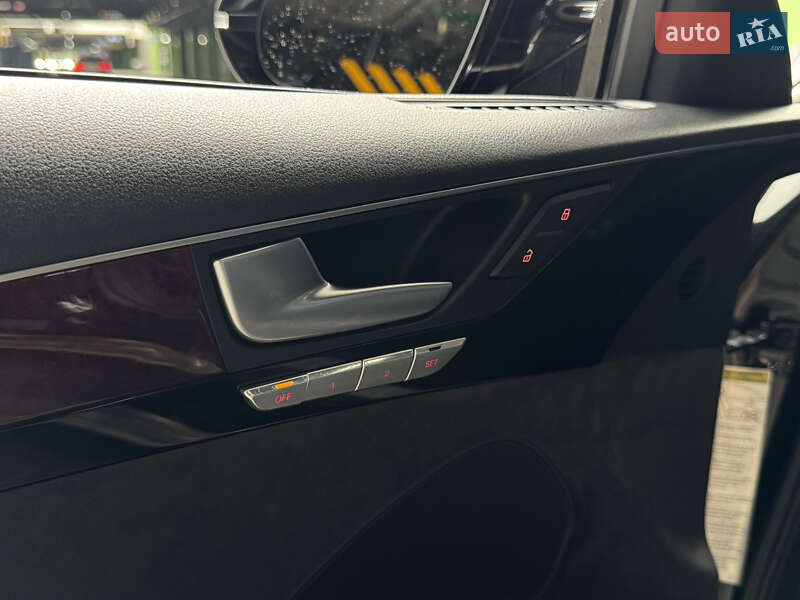 Седан Audi A8 2012 в Києві