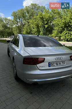 Седан Audi A8 2012 в 