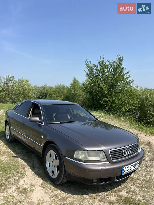 Седан Audi A8 2000 в Сарнах