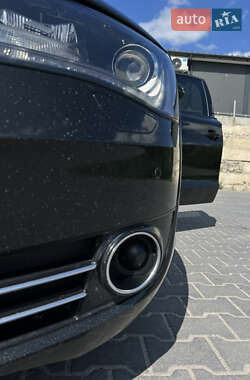 Седан Audi A8 2010 в 