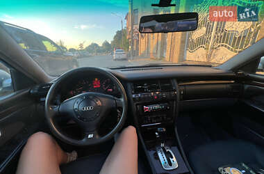 Седан Audi A8 1996 в 