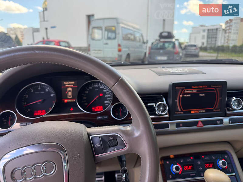 Седан Audi A8 2005 в Львові