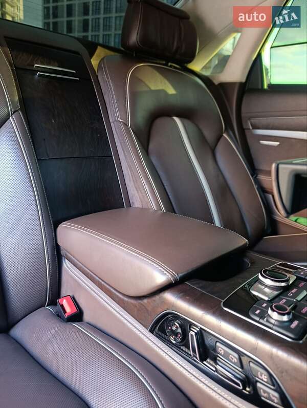 Седан Audi A8 2012 в Львове