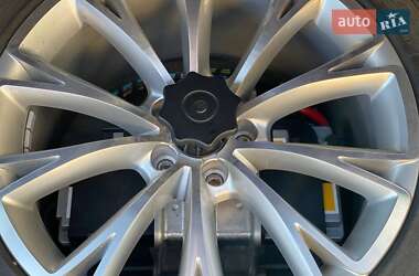 Седан Audi A8 2010 в 
