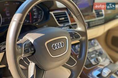 Седан Audi A8 2010 в 