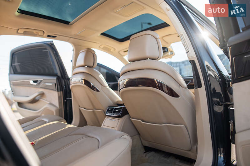 Седан Audi A8 2013 в Львове