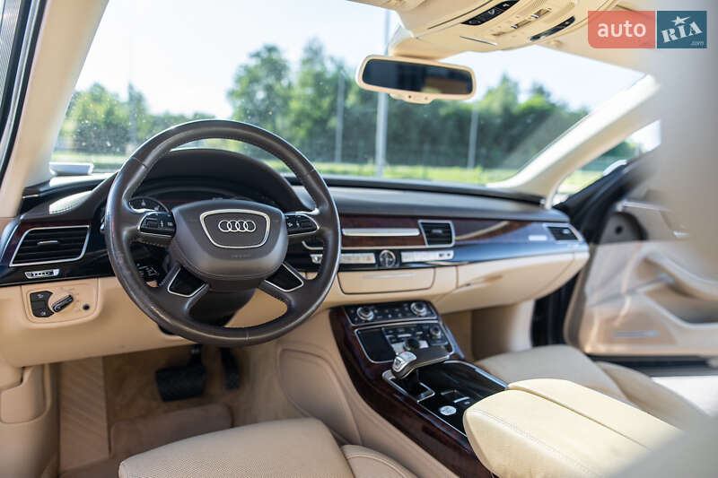 Седан Audi A8 2013 в Львове