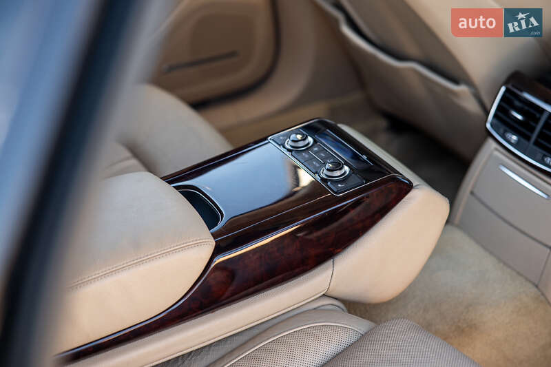 Седан Audi A8 2013 в Львове
