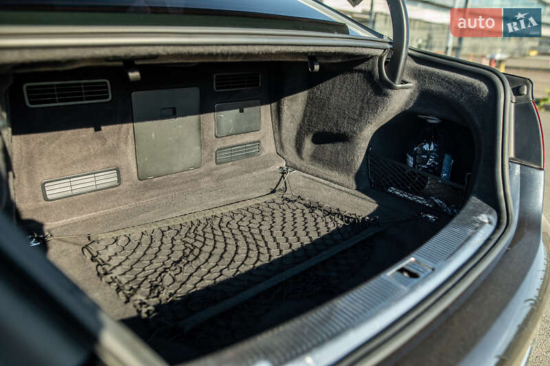 Седан Audi A8 2013 в Львове