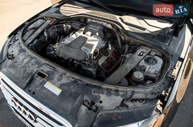 Седан Audi A8 2013 в 