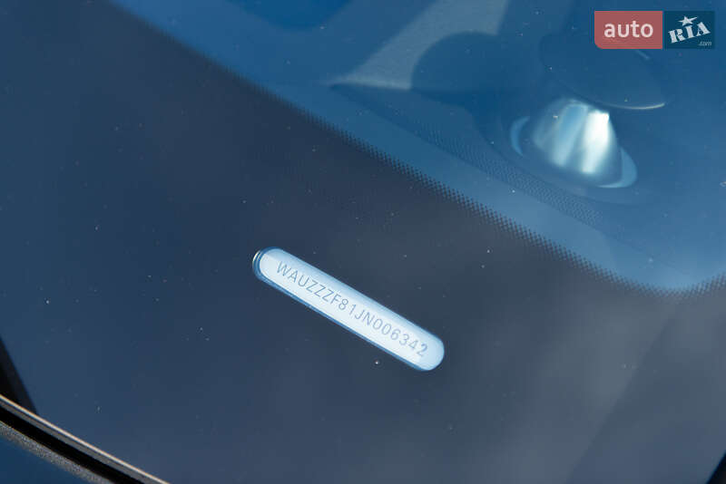 Седан Audi A8 2018 в Мукачево