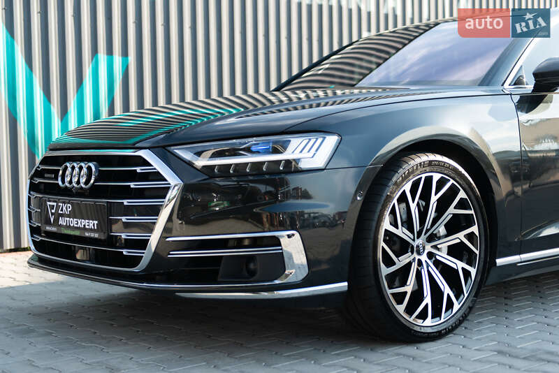 Седан Audi A8 2018 в Мукачево