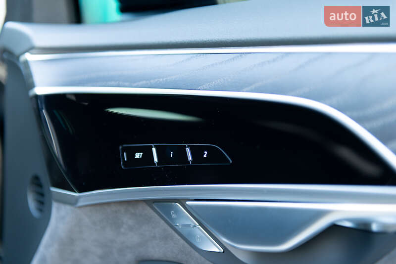 Седан Audi A8 2018 в Мукачево