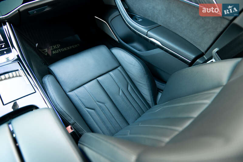 Седан Audi A8 2018 в Мукачево