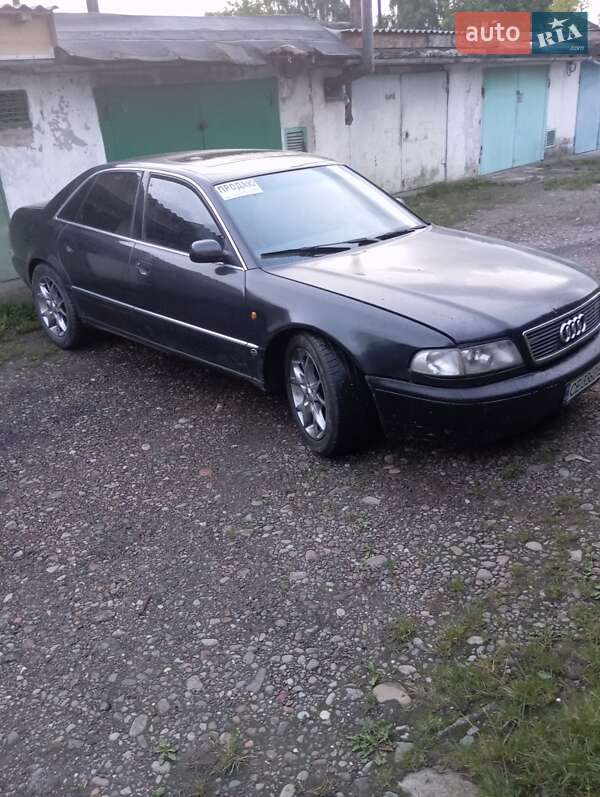 Седан Audi A8 1996 в Бурштыне