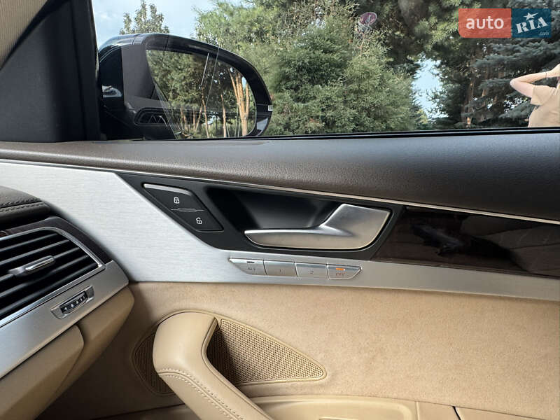 Седан Audi A8 2013 в Киеве