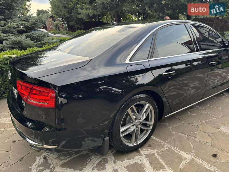 Седан Audi A8 2013 в Киеве
