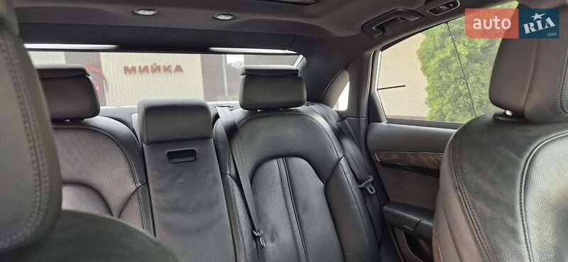 Седан Audi A8 2015 в Рівному