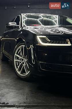 Седан Audi A8 2013 в 