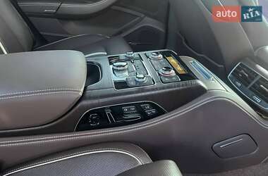 Седан Audi A8 2017 в 