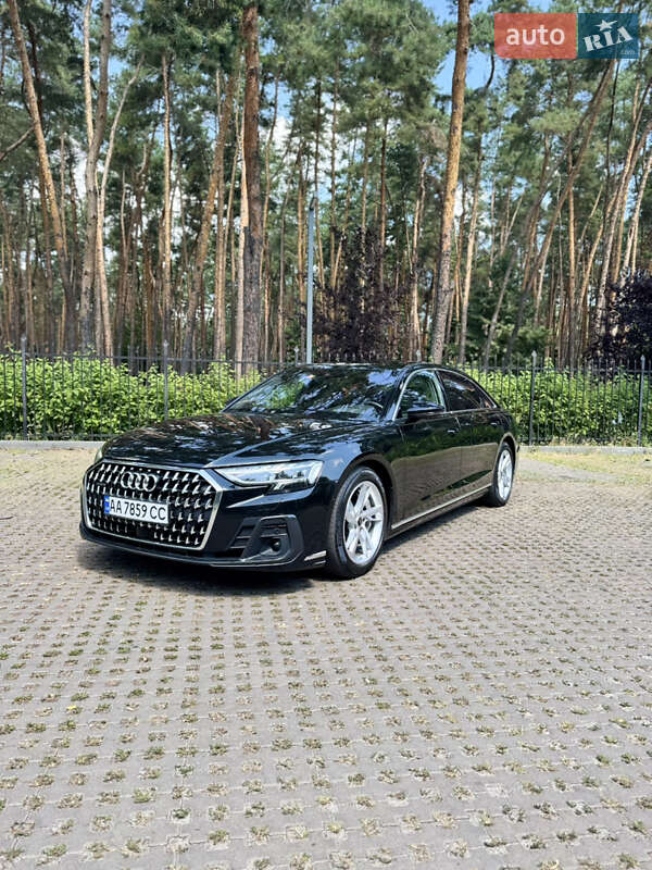 Седан Audi A8 2022 в 