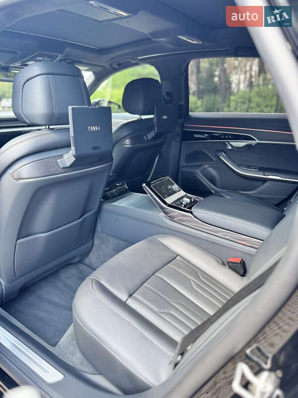 Седан Audi A8 2022 в Києві