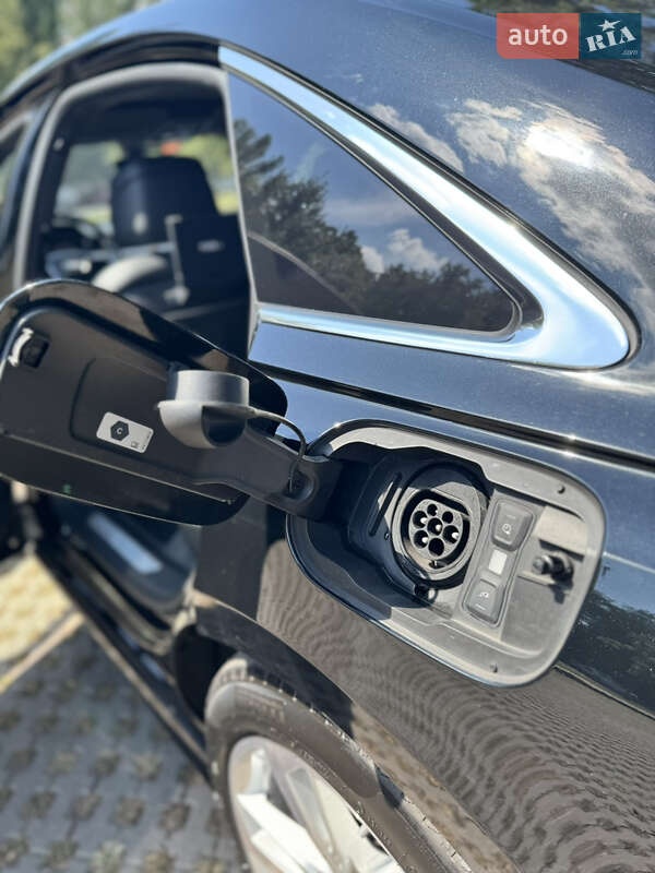 Седан Audi A8 2022 в Києві