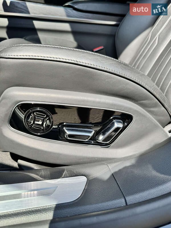 Седан Audi A8 2022 в Києві