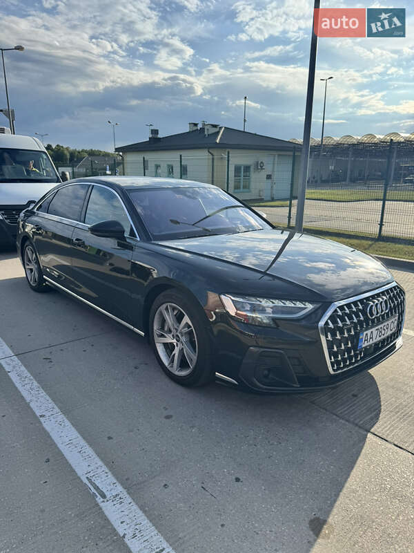 Седан Audi A8 2022 в Києві