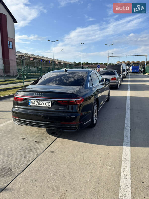 Седан Audi A8 2022 в Києві