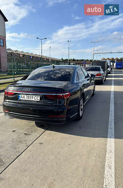Седан Audi A8 2022 в 