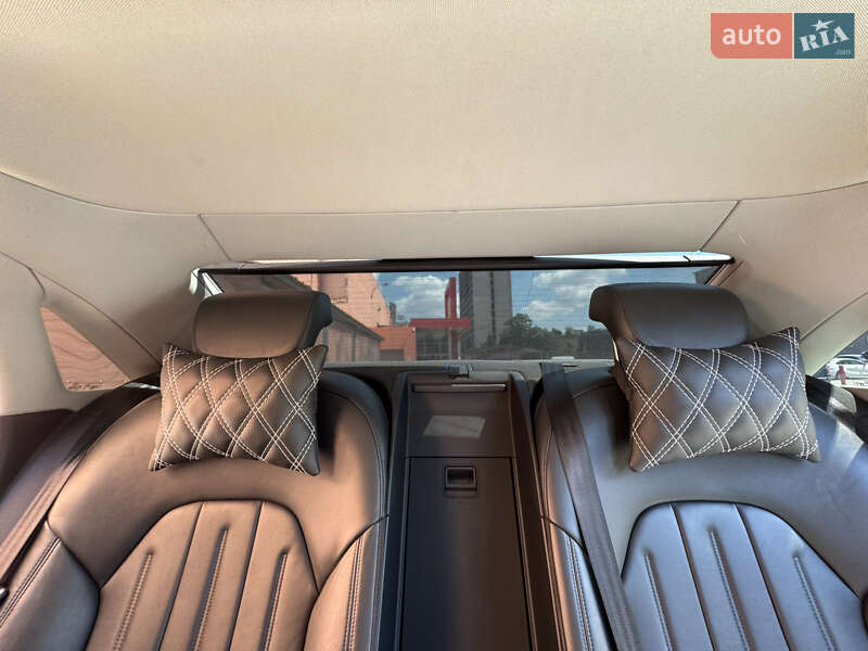 Седан Audi A8 2017 в Киеве