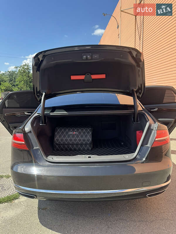 Седан Audi A8 2017 в Киеве