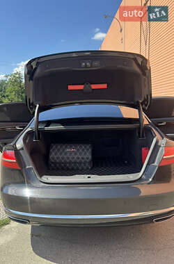 Седан Audi A8 2017 в 