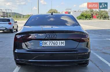 Седан Audi A8 2015 в 