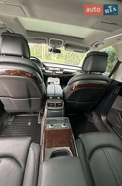 Седан Audi A8 2013 в Львове