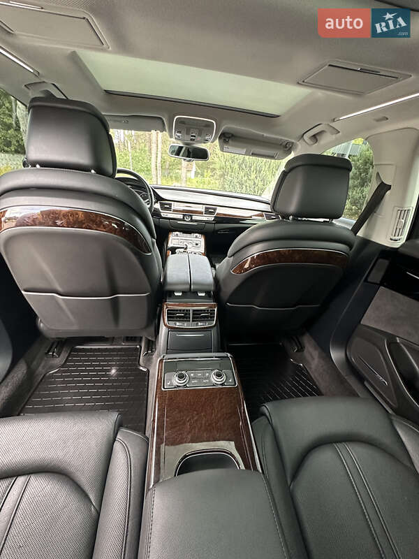 Седан Audi A8 2013 в Львові