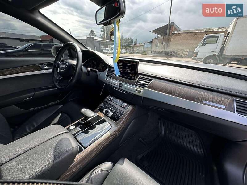 Седан Audi A8 2015 в Чернигове