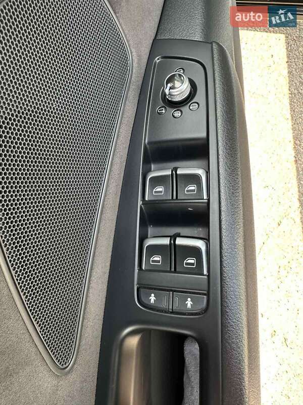 Седан Audi A8 2015 в Чернигове