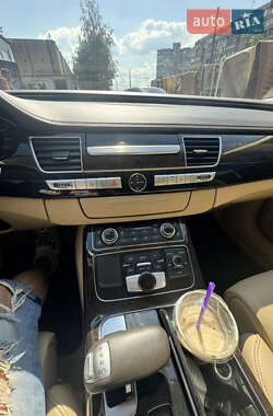 Седан Audi A8 2011 в 